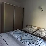 Juki, Mieszkanie Obok Katowice Wynajem Na Doby, Krotkoterminowy, 2 Balkon, 50m2,- Po Kapitalnym Remoncie 2-ga Sypialnia Jest Czescia Salonu Blisko Centrum Leczenia Oparzen 2,5 Km Lägenhet