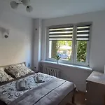Lägenhet Juki, Mieszkanie Obok Katowice Wynajem Na Doby, Krotkoterminowy, 2 Balkon, 50m2,- Po Kapitalnym Remoncie 2-ga Sypialnia Jest Czescia Salonu Blisko Centrum Leczenia Oparzen 2,5 Km Siemianowice Śląskie