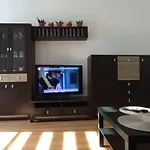 Juki, Mieszkanie Obok Katowice Wynajem Na Doby, Krotkoterminowy, 2 Balkon, 50m2,- Po Kapitalnym Remoncie 2-ga Sypialnia Jest Czescia Salonu Blisko Centrum Leczenia Oparzen 2,5 Km Lägenhet