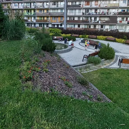 Appartement Juki, Mieszkanie Obok Katowice Wynajem Na Doby, Krotkoterminowy, 2 Balkon, 50m2,- Po Kapitalnym Remoncie 2-ga Sypialnia Jest Czescia Salonu Blisko Centrum Leczenia Oparzen 2,5 Km Siemianowice Śląskie