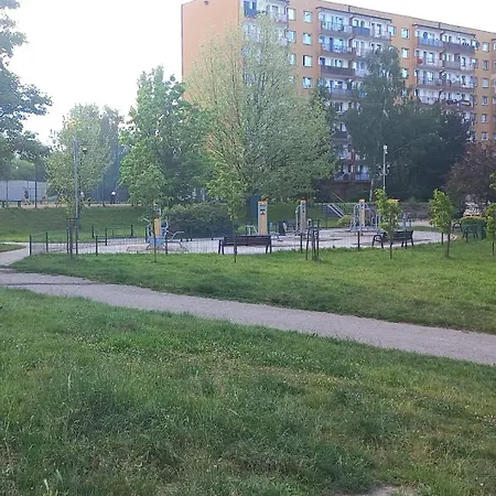 Juki, Mieszkanie Obok Katowice Wynajem Na Doby, Krotkoterminowy, 2 Balkon, 50m2,- Po Kapitalnym Remoncie 2-ga Sypialnia Jest Czescia Salonu Blisko Centrum Leczenia Oparzen 2,5 Km * Siemianowice Slaskie