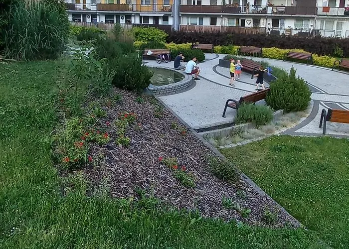 Apartmán Juki, Mieszkanie Obok Katowice Wynajem Na Doby, Krotkoterminowy, 2 Balkon, 50m2,- Po Kapitalnym Remoncie 2-ga Sypialnia Jest Czescia Salonu Blisko Centrum Leczenia Oparzen 2,5 Km Siemianowice Śląskie