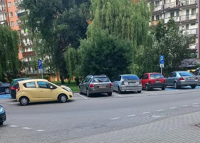 Juki, Mieszkanie Obok Katowice Wynajem Na Doby, Krotkoterminowy, 2 Balkon, 50m2,- Po Kapitalnym Remoncie 2-ga Sypialnia Jest Czescia Salonu Blisko Centrum Leczenia Oparzen 2,5 Km