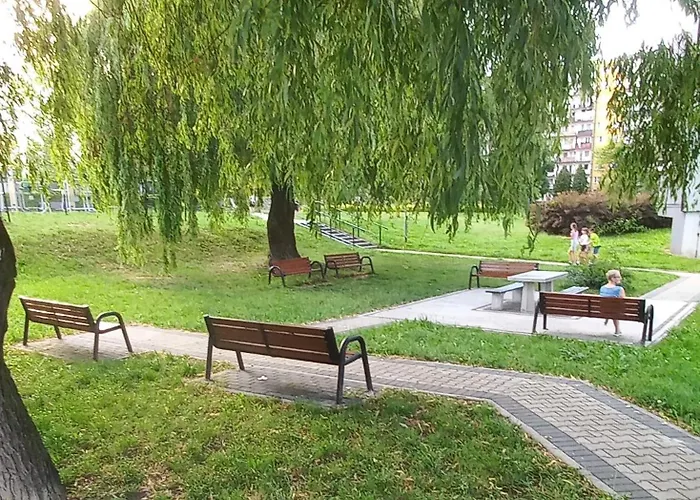 Apartmán Juki, Mieszkanie Obok Katowice Wynajem Na Doby, Krotkoterminowy, 2 Balkon, 50m2,- Po Kapitalnym Remoncie 2-ga Sypialnia Jest Czescia Salonu Blisko Centrum Leczenia Oparzen 2,5 Km Siemianowice Śląskie